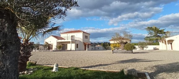 5 bedrooms Villa in Beaupuy, France No. 191484 3