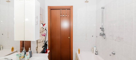 3 bedrooms House in Carpiano, Italy No. 277057 18