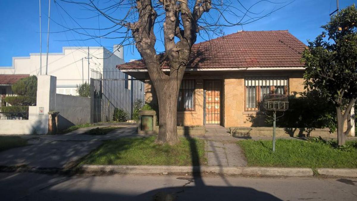 3 bedrooms House in Mar del Plata, Argentina No. 70309