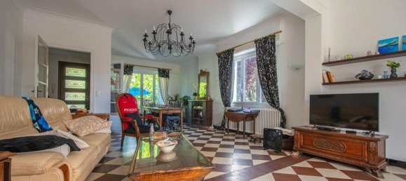 5 bedrooms House in Merignac, France No. 294625 3