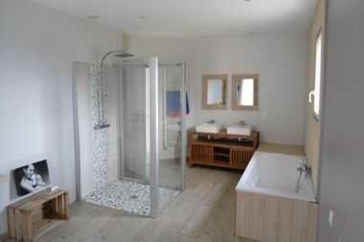 3 bedrooms House in Brie, France No. 27563