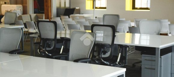 340m² Office in Verona, Italy No. 218238 3