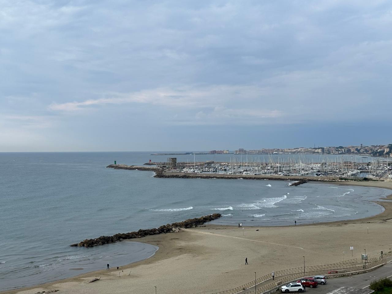 Квартира с 3 комнатами в Неттуно, Италия № 41024