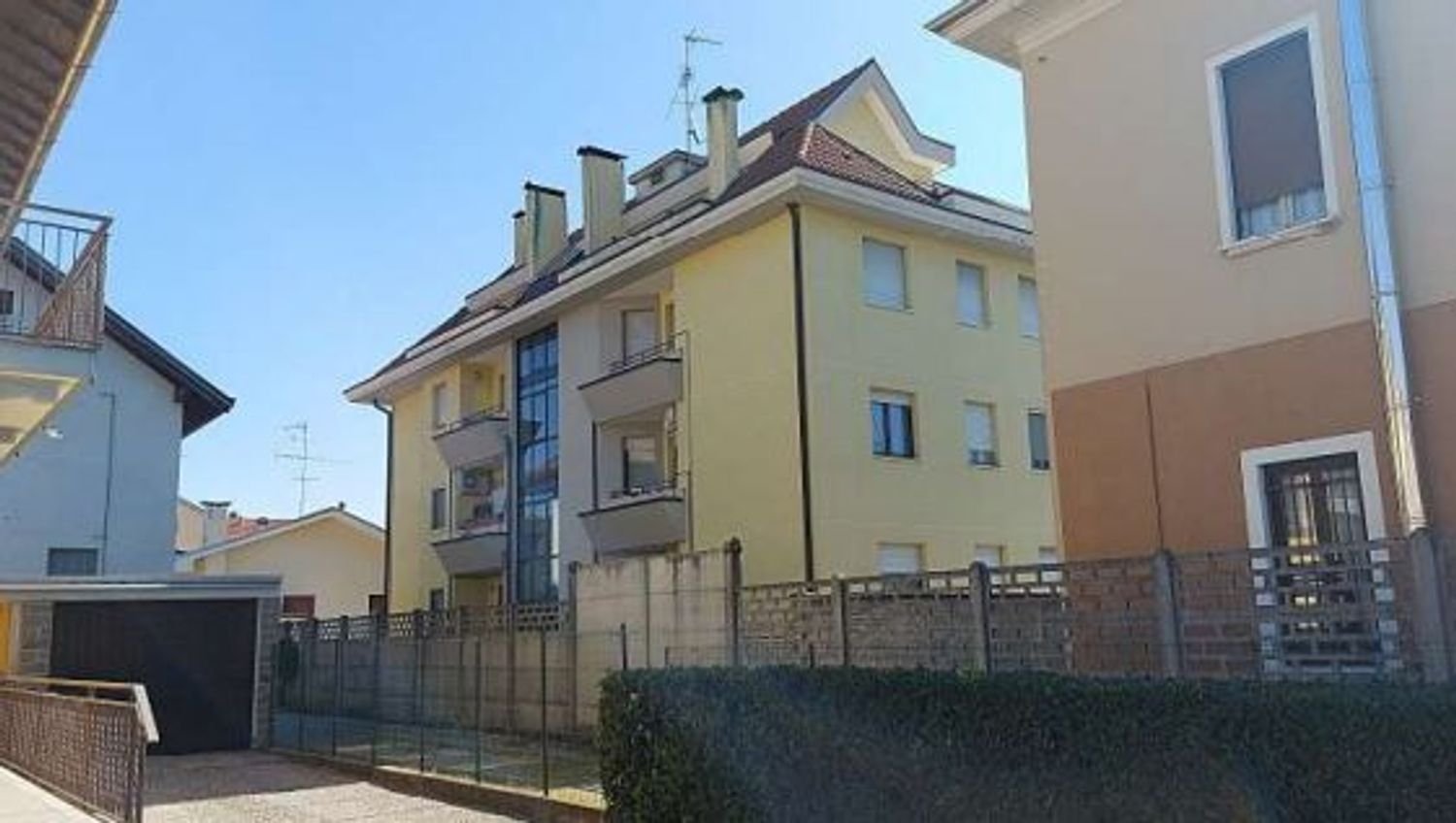 3غرفة شقة في Busto Arsizio, Italy رقم 1669