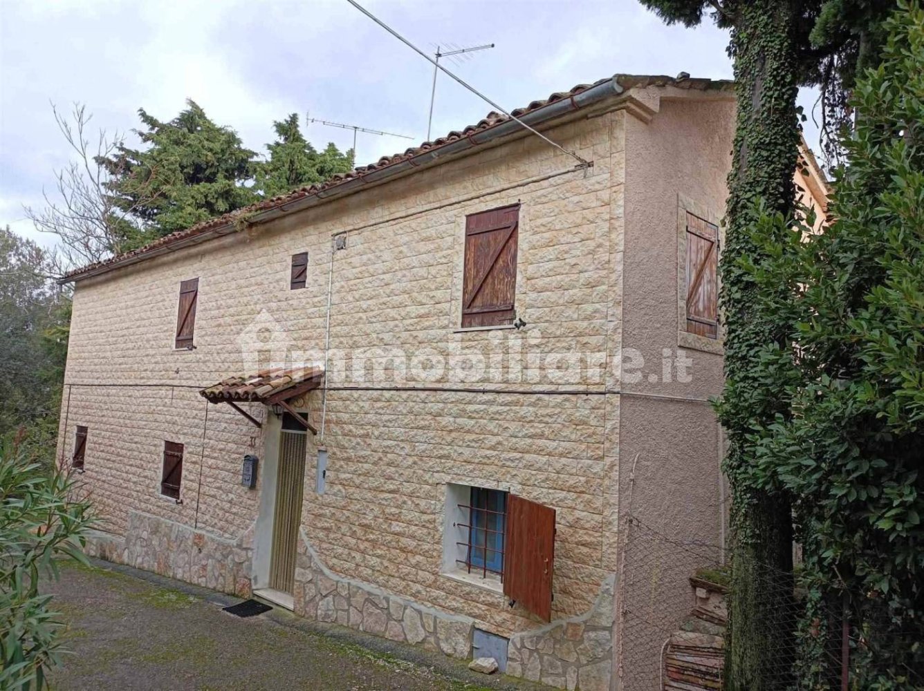 3 bedrooms House in San Severino Marche, Italy No. 162916