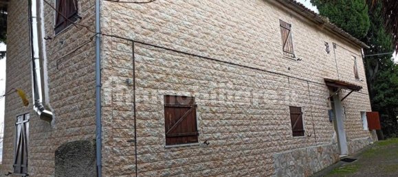 3 bedrooms House in San Severino Marche, Italy No. 162916 5