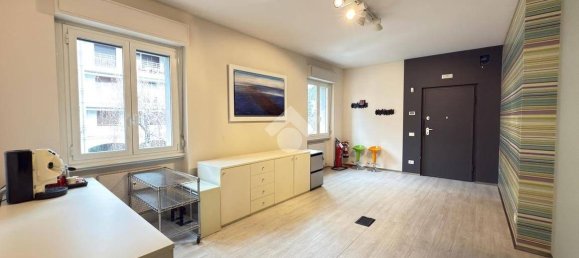 106m² Office in Sarnico, Italy No. 122302 4