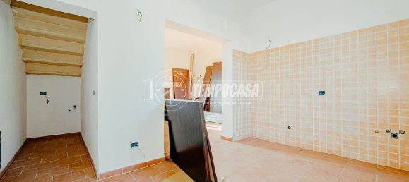 Casa de 3 habitaciónes en Valle Salimbene, Italy No. 310653 13