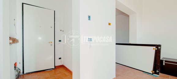 Casa de 3 habitaciónes en Valle Salimbene, Italy No. 310653 10