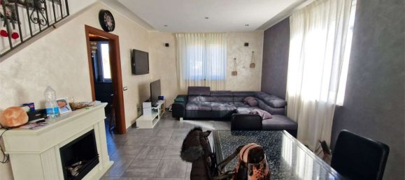 4 rooms Villa in Leggiuno, Italy No. 1622 3