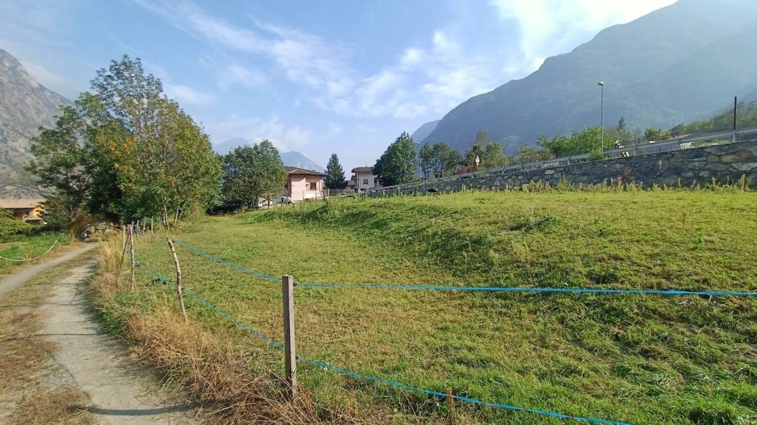 Terreno em Issogne, Italy 1513 m² N.º 119797