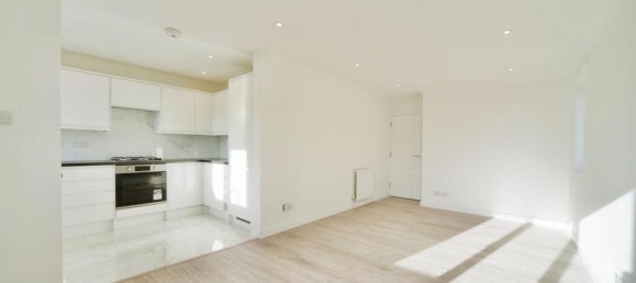 3 bedrooms Apartment in London, United Kingdom No. 11638 2