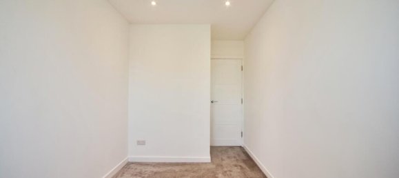 3 bedrooms Apartment in London, United Kingdom No. 11638 10