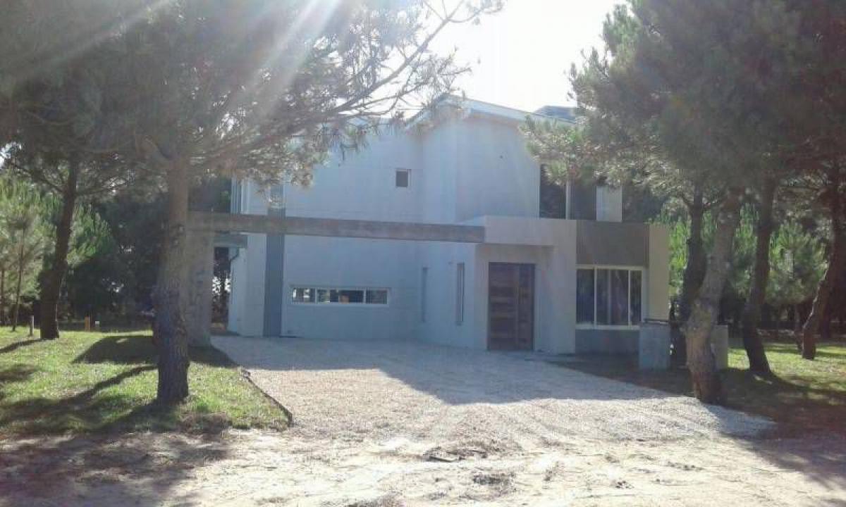5 bedrooms House in Mar del Plata, Argentina No. 80823