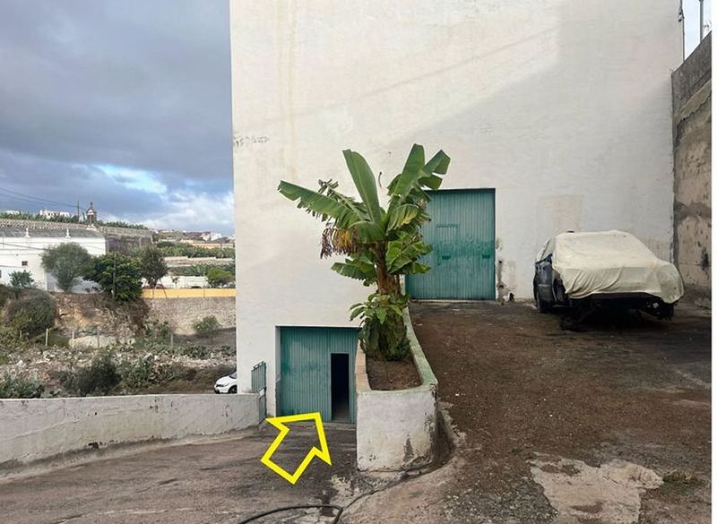 Propiedad comercial en Arucas, Spain No. 242233