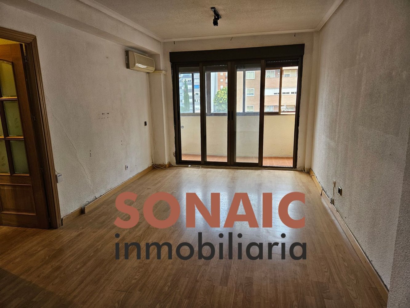 Apartamento de 3 dormitorios en Fuenlabrada, Spain No. 170729