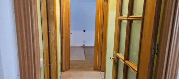Apartamento de 3 dormitorios en Fuenlabrada, Spain No. 170729 2