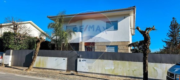 3 bedrooms House in Brito, Portugal No. 149033 3