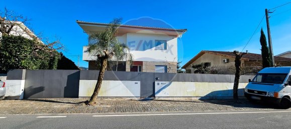 3 bedrooms House in Brito, Portugal No. 149033 8