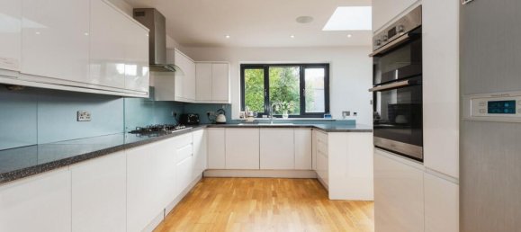 3 bedrooms Bungalow in Banstead, United Kingdom No. 10461 4