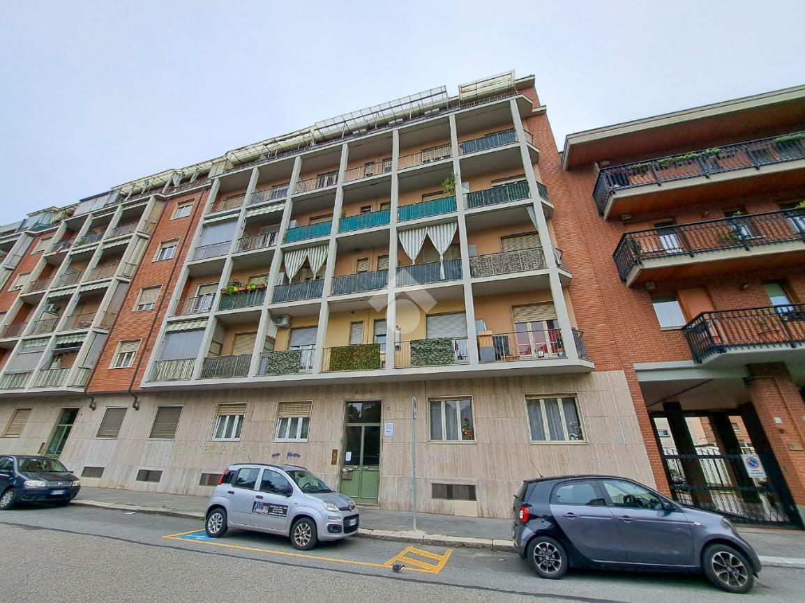4 rooms Apartment in Turin, Italy No. 234373