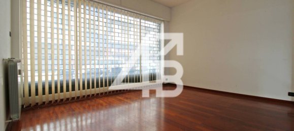 2 rooms Commercial property in Trieste, Italy No. 34974 7