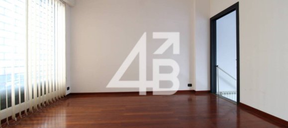 2 rooms Commercial property in Trieste, Italy No. 34974 9