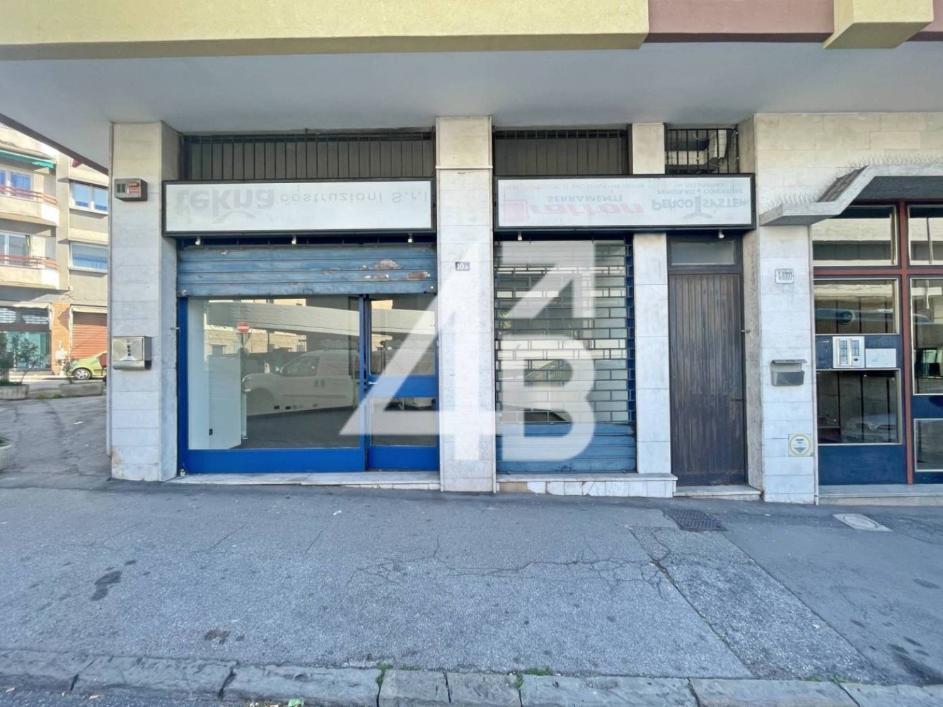 2 rooms Commercial property in Trieste, Italy No. 34974