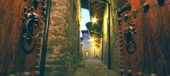 21 room House in Mulazzo, Italy No. 232150 8