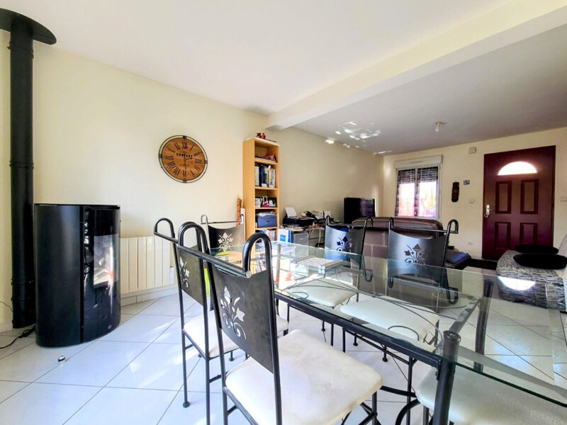 Casa de 3 dormitorios en Chartres, France No. 215312