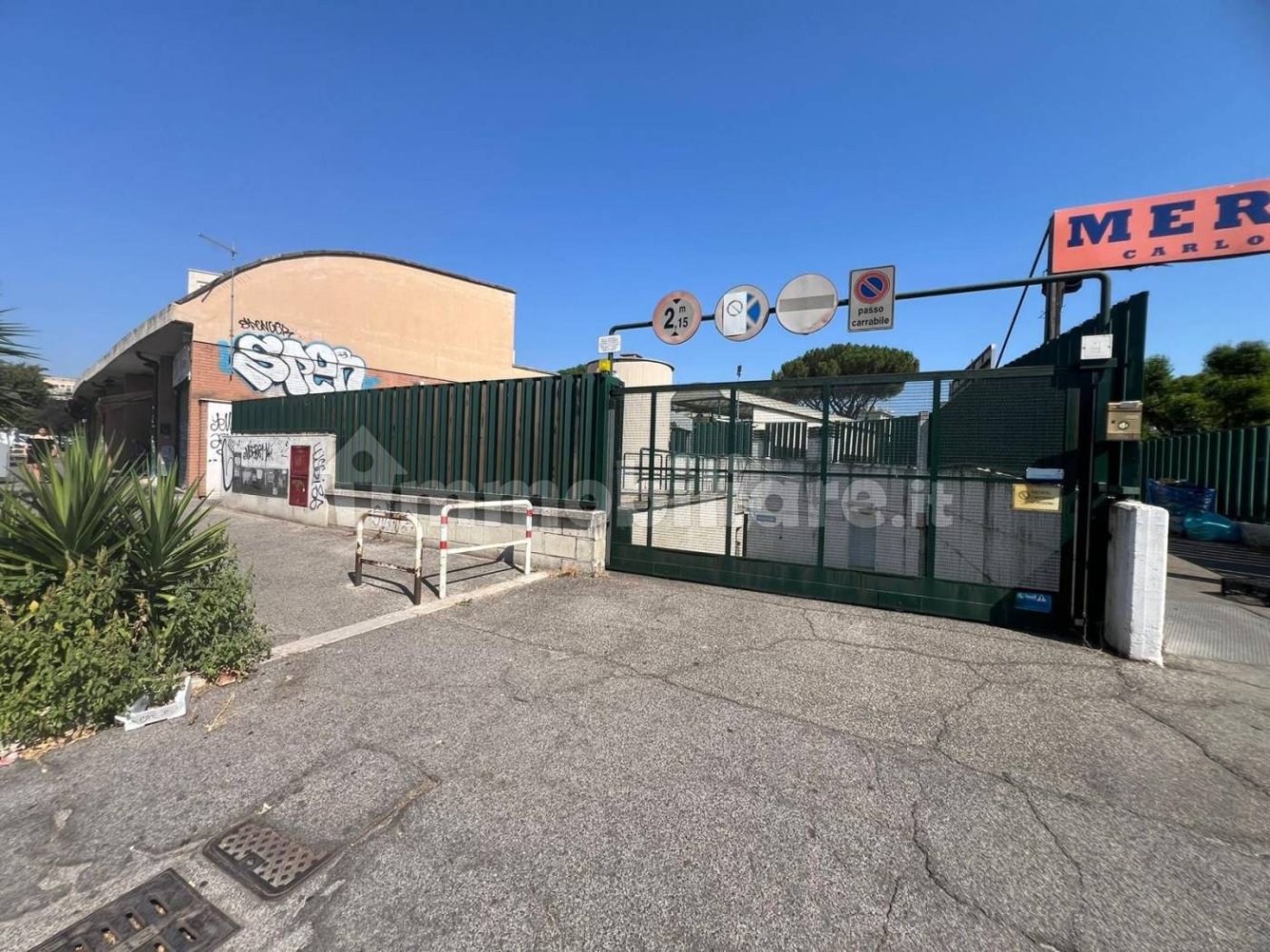  مرآب في Rome, Italy 18متر مربع رقم 24981