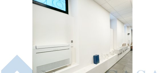 2-salle Propriété commerciale à Milan, Italy No. 243803 12