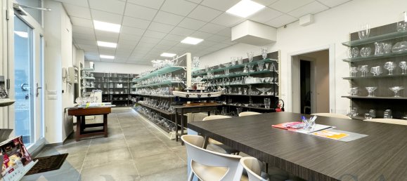 2-salle Propriété commerciale à Milan, Italy No. 243803 9