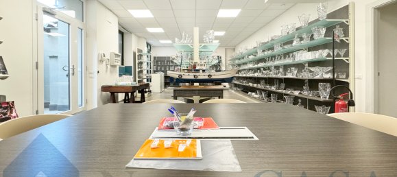 2-salle Propriété commerciale à Milan, Italy No. 243803 8