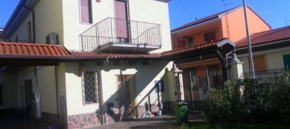 6 rooms Villa in Vittuone, Italy No. 204538 2