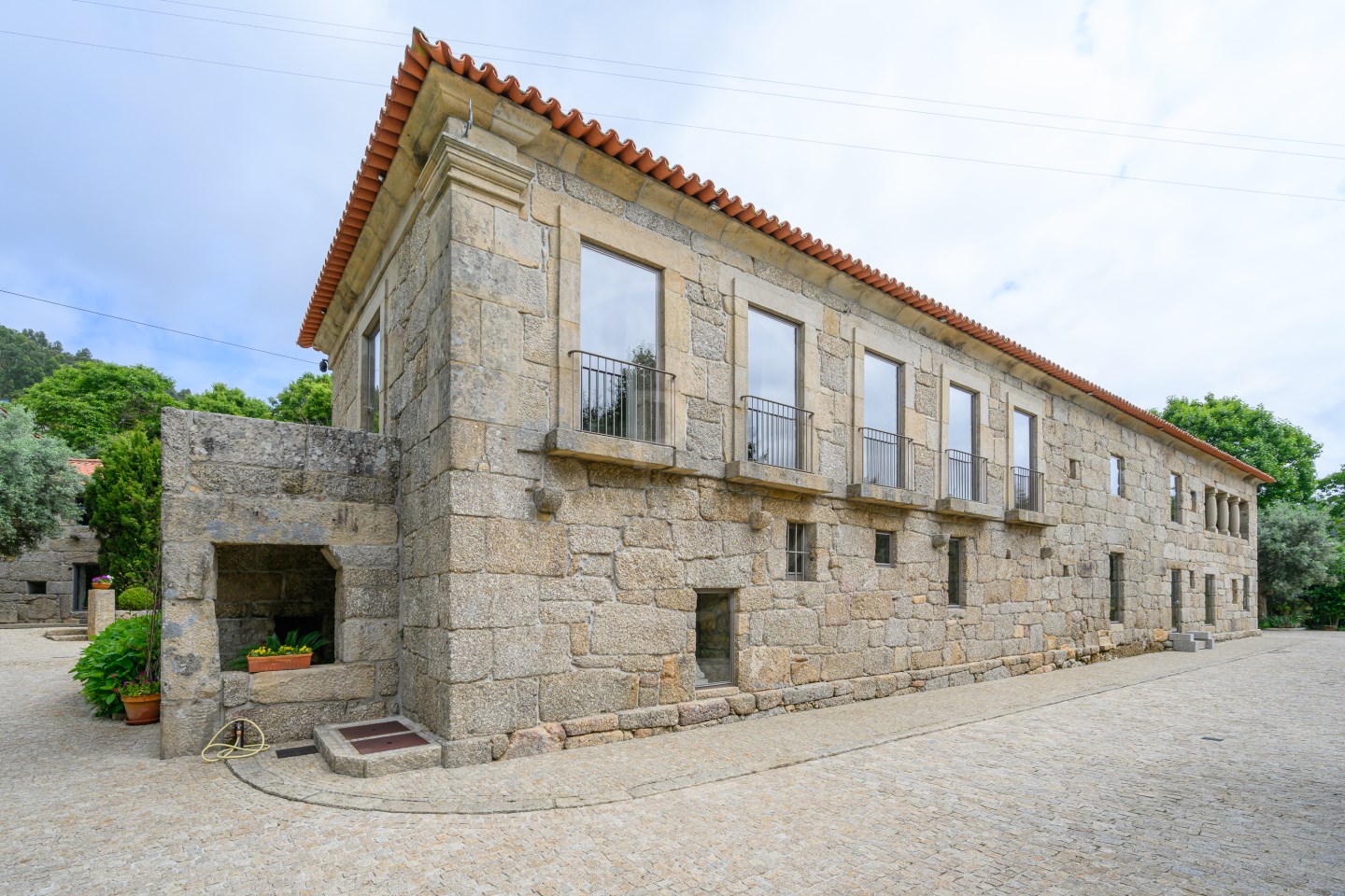 Дом с 11 спальнями в Пенафиел, Португалия № 10131