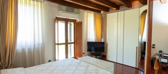 Apartamento de 5 habitaciónes en Verona, Italy No. 218137 15