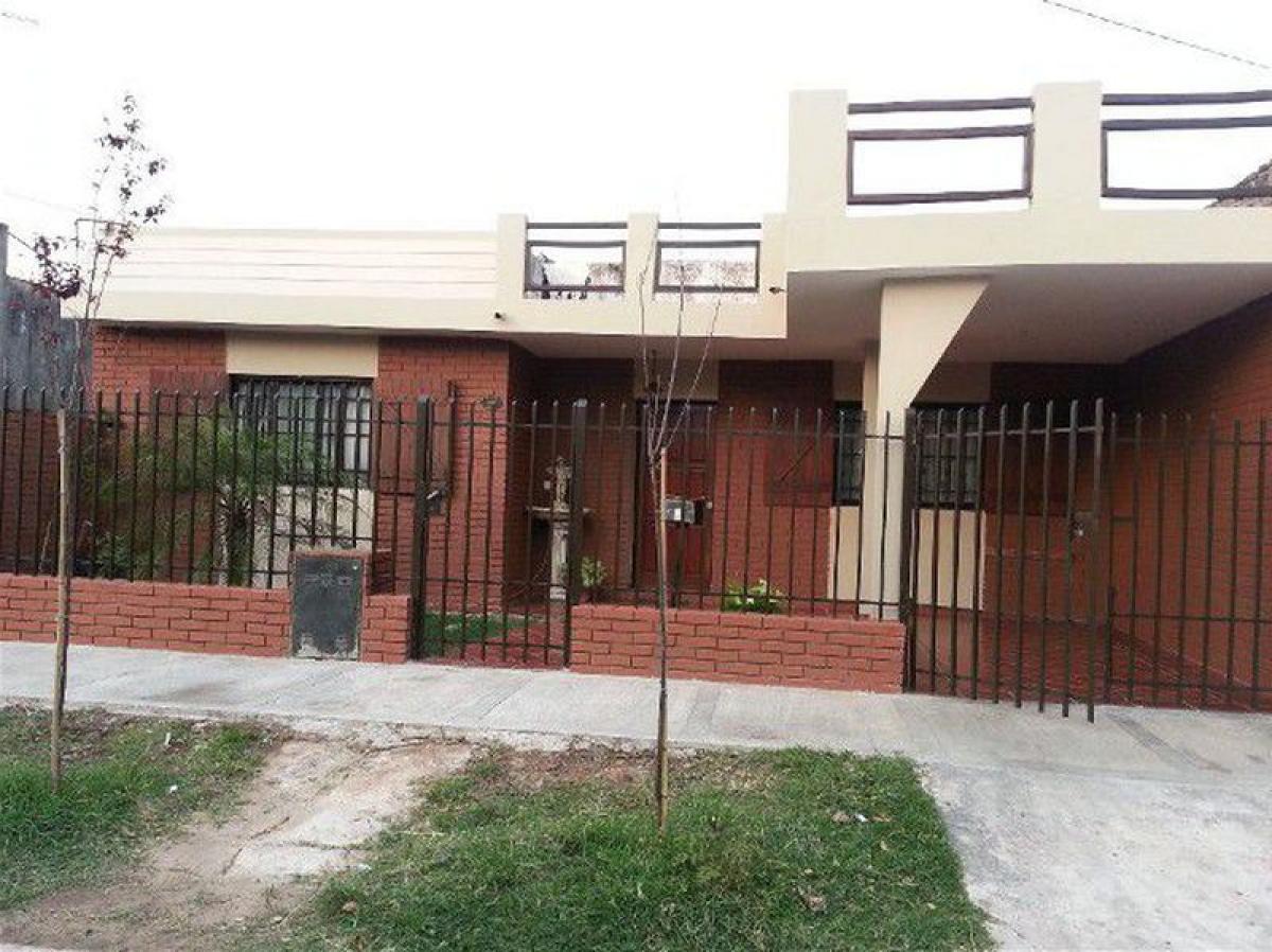 3 Schlafzimmer Haus in Moron, Argentina, Nr. 9855