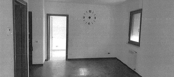 5 rooms Apartment in Città Sant'Angelo, Italy No. 186535 7