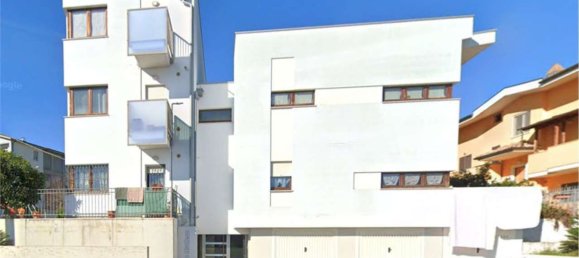 5 rooms Apartment in Città Sant'Angelo, Italy No. 186535 26