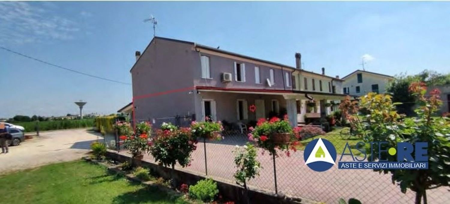 6 rooms House in Legnago, Italy No. 279679