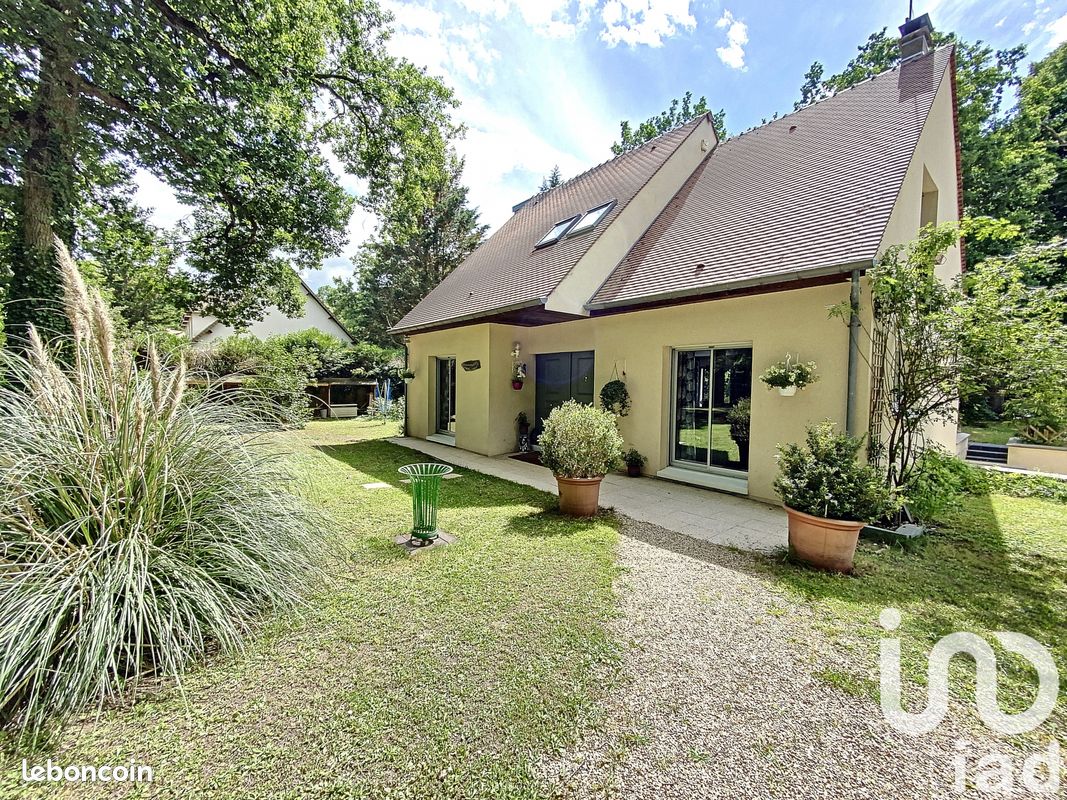 4 Schlafzimmer Haus in Lamorlaye, France, Nr. 250725