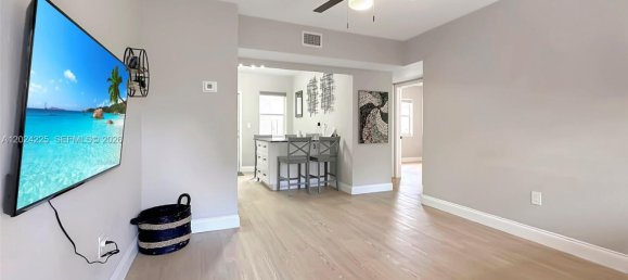 2 bedrooms Villa for rent in Miami, Miami-Dade, Florida, USA № 615057 3