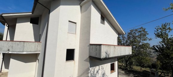 Casa de 5 habitaciónes en Campli, Italy No. 85308 3