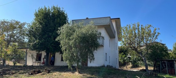 Casa de 5 habitaciónes en Campli, Italy No. 85308 17