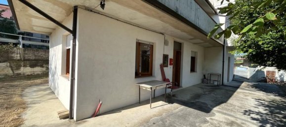 Casa de 5 habitaciónes en Campli, Italy No. 85308 9