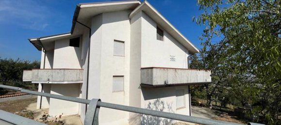 Casa de 5 habitaciónes en Campli, Italy No. 85308 10