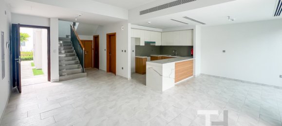 Adosado de 3 dormitorios en Dubai Land, UAE No. 28922 4