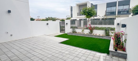 Adosado de 3 dormitorios en Dubai Land, UAE No. 28922 20