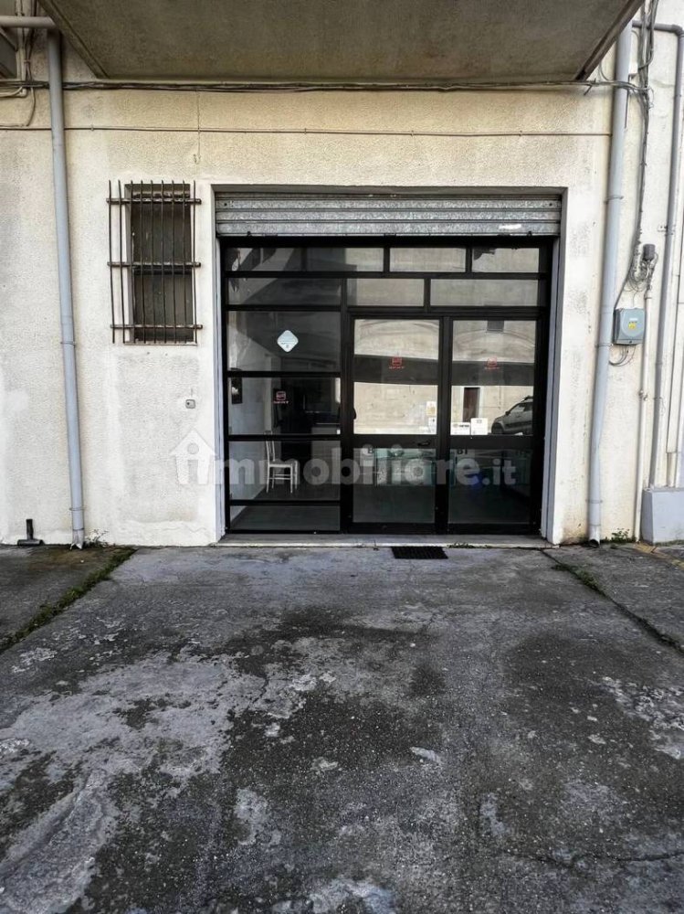 3-Zimmer Gewerbliche Immobilie in Catanzaro, Italy, Nr. 339940